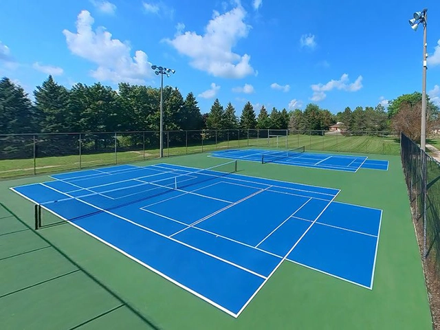 Sơn 6 lớp sân tennis-pickleball với sơn có 10% Hạt cao su Laykold US OPEN trên nền nhựa